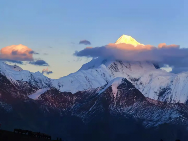 「冷嘎措+魚子西」朝聖蜀山之王貢嘎，藍冰奇遇，小而精的旅行