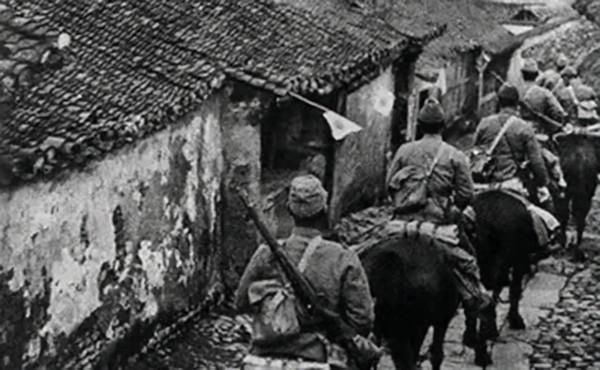 1943年,八路軍餓著肚子被日偽追了一晝夜,碰到一夥鬼子做飯 1943年,八路軍餓著肚子被日偽追了一晝夜,碰到一夥鬼子做飯