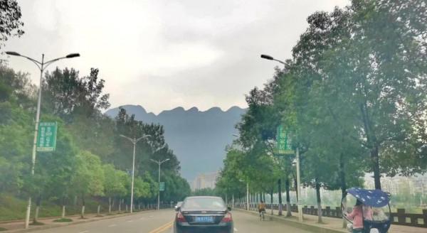 細雨徒步登劍門 細雨徒步登劍門