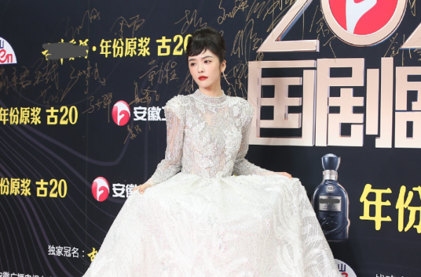 國劇盛典紅毯來了!宋祖兒穿花裙,吳謹言瘦過頭,喬家主演合體 國劇盛典紅毯來了!宋祖兒穿花裙,吳謹言瘦過頭,喬家主演合體