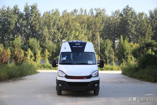 景宴-棲599 B型房車，靈活車身，舒適性可與C型車相比