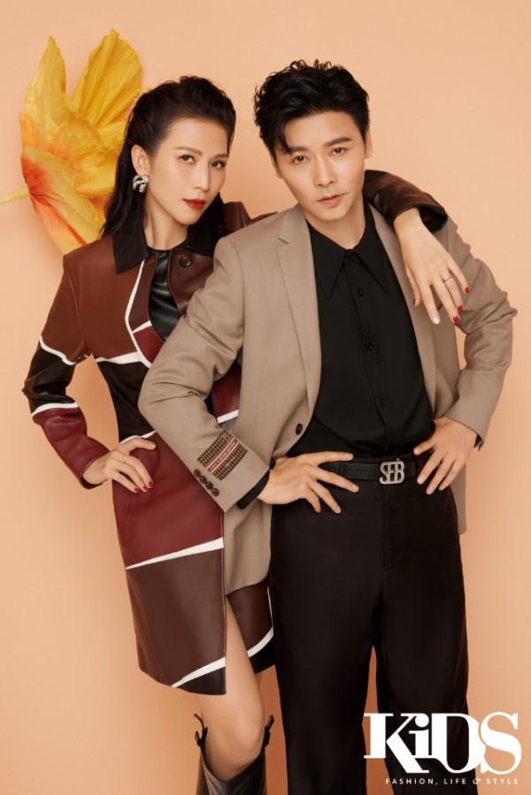 蔡少芬攜手全家登大刊！她穿皮裙颯氣十足，孩子顏值高基因太優越