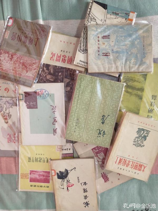 餘淘書三十年，始終堅持“菲飲食、惡衣裳、減奉祿、買書讀”