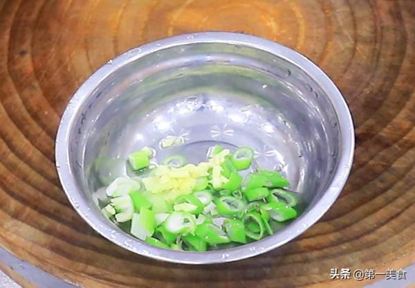 白玉菇怎麼做最美味?廚師長教你烹飪技巧,鮮嫩爽滑,香辣入味 白玉菇怎麼做最美味?廚師長教你烹飪技巧,鮮嫩爽滑,香辣入味