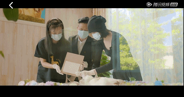 歐陽娜娜連辦3場葬禮哭上熱搜!網友破防了:這樣的告別我沒想過 歐陽娜娜連辦3場葬禮哭上熱搜!網友破防了:這樣的告別我沒想過