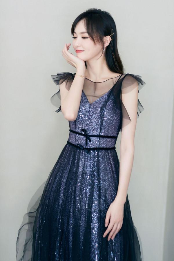 穿藍色禮服的唐嫣