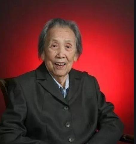 女縣委書記嚴鏡波：帶著3個孩子離婚，後來嫁給了秘書陳子瑞