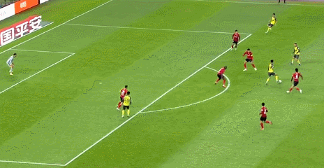 中超-廣州2-0擒10人亞泰奪第二階段首勝 鄧涵文破門楊立瑜轟世界波 中超-廣州2-0擒10人亞泰奪第二階段首勝 鄧涵文破門楊立瑜轟世界波