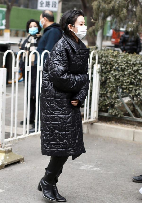 春晚首次聯排流量多！趙麗穎保暖低調，宋祖兒編髮乖巧劉濤氣場強