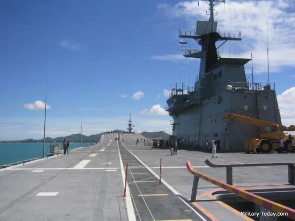 &OpenCurlyDoubleQuote;差克里&CenterDot;納呂貝特&rdquo;號航空母艦圖集（70圖）