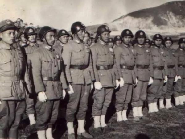 營附告發憲兵團全團密謀起義,司令卻將其槍斃,原來他也準備起義 營附告發憲兵團全團密謀起義,司令卻將其槍斃,原來他也準備起義