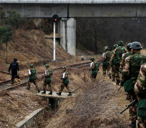 80年代白巖溝剿匪：1516名軍警發射20枚火箭彈，1.7萬發子彈