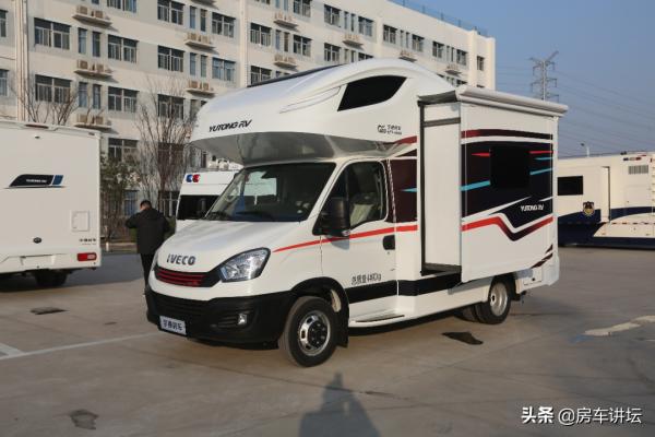 單拓展的房車見多了,橫床變豎床,這種佈局的你見過嗎? 單拓展的房車見多了,橫床變豎床,這種佈局的你見過嗎?