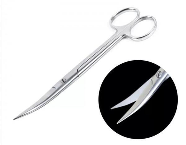 孩子黑毛痣切除後，當媽的自己動手換藥拆線全搞定