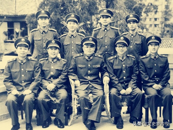 1985年，昆明軍區併入成都軍區後，司令員、政委去向何處？