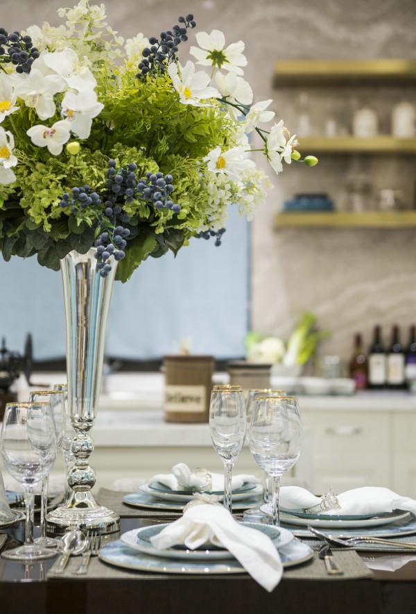 當代新風輕奢其形，張揚有度