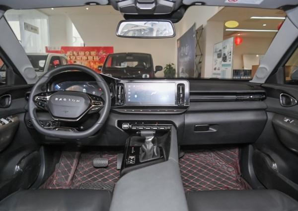 8萬級家轎RC-5，渦輪動力、高階底盤，好看又實用