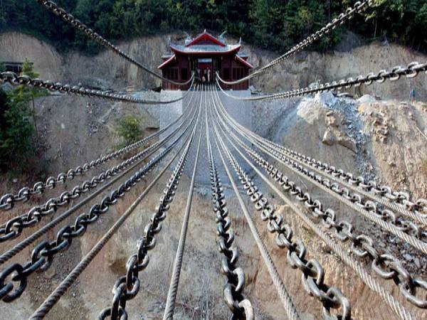 由13根鐵鏈，一萬多個鐵環構成，重約40噸的瀘定橋是如何建成的？