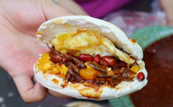 985、211畢業生,賣起了生煎夾饃 985、211畢業生,賣起了生煎夾饃