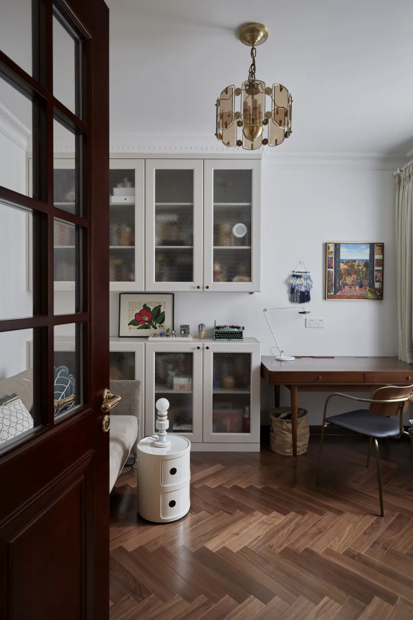 73㎡另類法式豪宅:廚房可以看電視,馬桶上面能洗手? 73㎡另類法式豪宅:廚房可以看電視,馬桶上面能洗手?