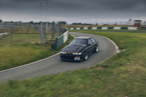 放了15年的豐田AE86，改裝後依舊迷人