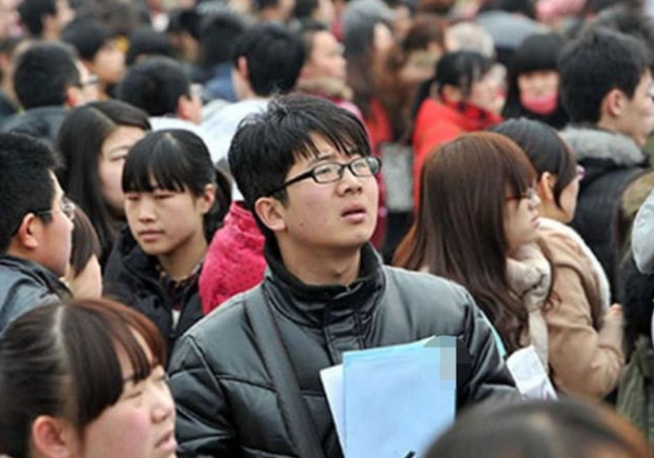 新型“啃老族”出現,父母還被“矇在鼓裡”,反而覺得孩子很上進 新型“啃老族”出現,父母還被“矇在鼓裡”,反而覺得孩子很上進