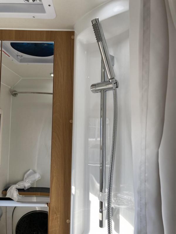 仿袋鼠的中國紅設計?雙拓展 黑科技 更安全,隆翠凱歌C630雙拓房車 仿袋鼠的中國紅設計?雙拓展 黑科技 更安全,隆翠凱歌C630雙拓房車