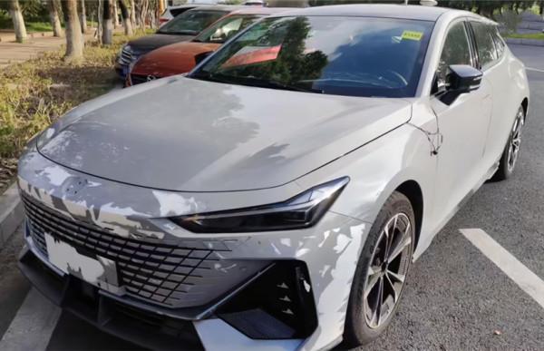 長安Uni-V逐漸卸去偽裝露真容，自帶大溜背+貫穿式尾燈，外觀帥氣