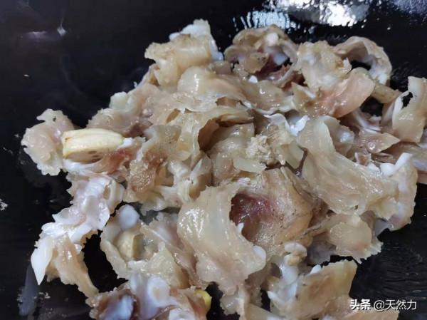 牛蹄筋要怎麼做才軟爛入味，教你家常做法，一口下去全是膠原蛋白