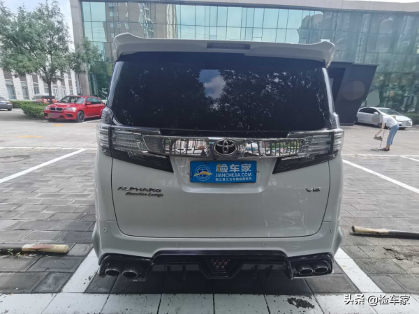 有錢人標配，加價擋不住，82萬提臺開了五年的豐田埃爾法值不值？