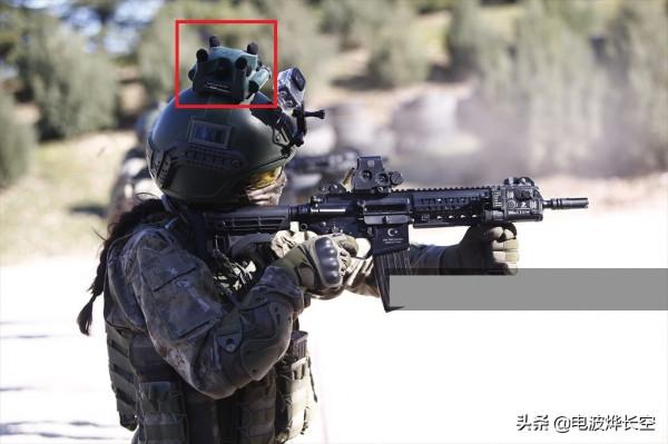 外形怪異！土耳其女特戰隊員頭盔上的特殊裝置曝光，專克狙擊手