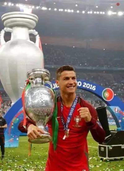 世界足壇最令人敬佩而難以忘記的11人——中前場篇6人