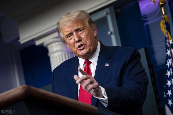 希特勒為什麼大力扶持化妝品和服裝行業?30條你不知道的名人趣事 希特勒為什麼大力扶持化妝品和服裝行業?30條你不知道的名人趣事