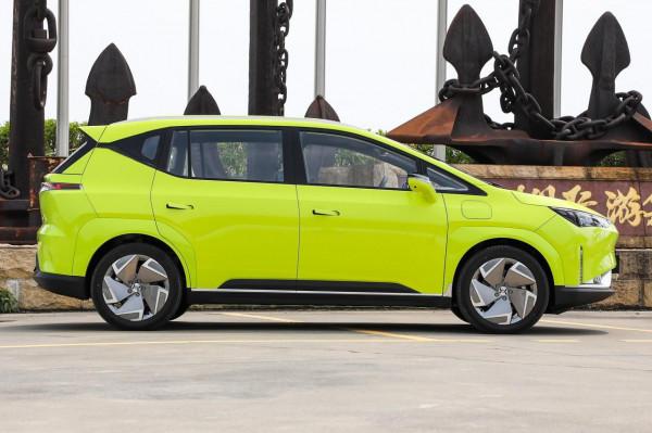 測評合創Z03,售15萬元左右,純電續航里程620km,造型有機甲範 測評合創Z03,售15萬元左右,純電續航里程620km,造型有機甲範