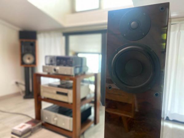 幾乎全新的英國金馳圓方2號音箱 幾乎全新的英國金馳圓方2號音箱