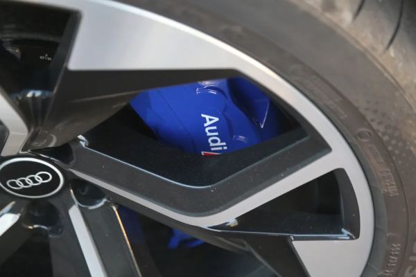 牛X評測：實測奧迪RSQ8，3&period;6秒破百的SUV能否稱之為&OpenCurlyDoubleQuote;最強&rdquo;？