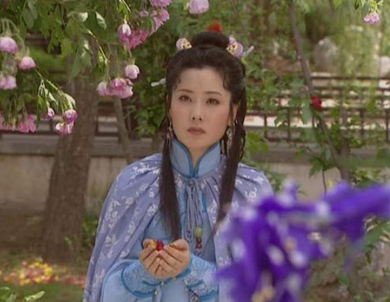 “江南美人”何賽飛：曾是鄧穎超座上賓，嫁初戀33年，被寵成公主