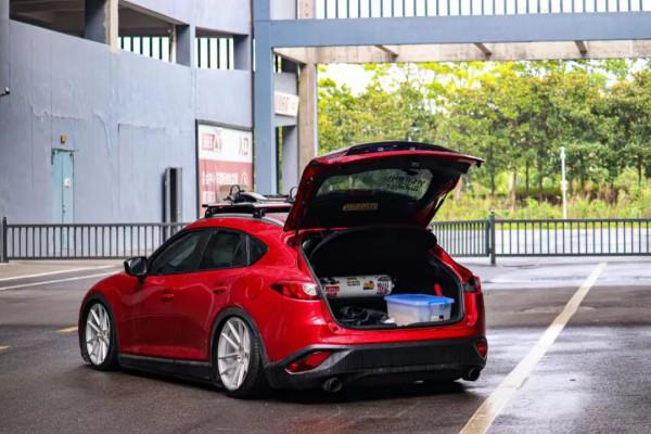 過年給自己最好的禮物就是馬自達，CX-4玩姿態偽裝成旅行車的模樣