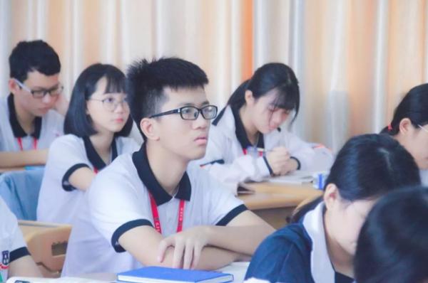 教育部傳來訊息，高中生復讀又有新規定，家長看後有點擔憂