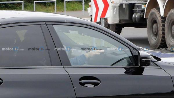 可能採用雙聯屏設計，新款寶馬3系亮相街頭