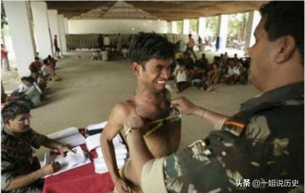 當兵前瘦到皮包骨，退役後滿肚子肥肉，印度軍人究竟吃的啥？