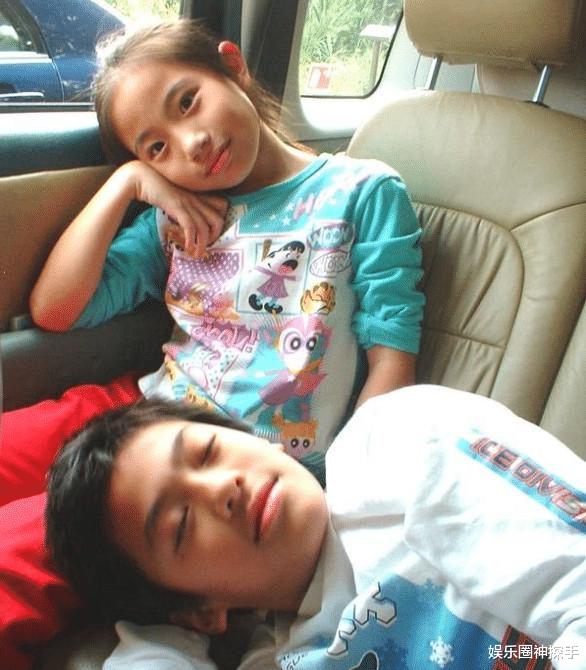 江華一兒一女長大了,26歲女兒超170cm變美女,兒子卻顏值下跌 江華一兒一女長大了,26歲女兒超170cm變美女,兒子卻顏值下跌