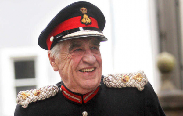 英國陸軍禮服的徽章五花八門,你學會識別郡尉的標誌了嗎? 英國陸軍禮服的徽章五花八門,你學會識別郡尉的標誌了嗎?