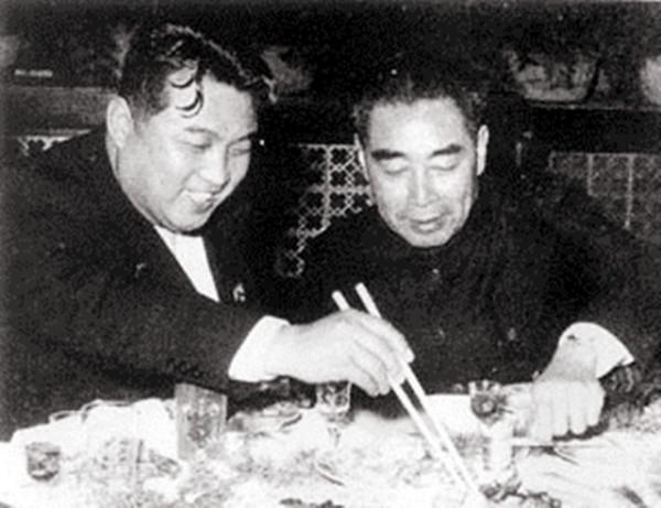 周總理訪朝時送給他們一斤大蘿蔔，周總理逝世後，金日成哭紅了眼