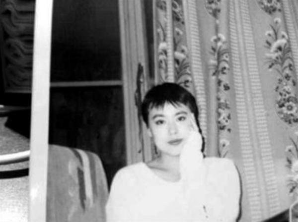 李菁菁:3段婚姻1個孩子,49歲嫁小21歲丈夫,因詐騙跌落神壇 李菁菁:3段婚姻1個孩子,49歲嫁小21歲丈夫,因詐騙跌落神壇