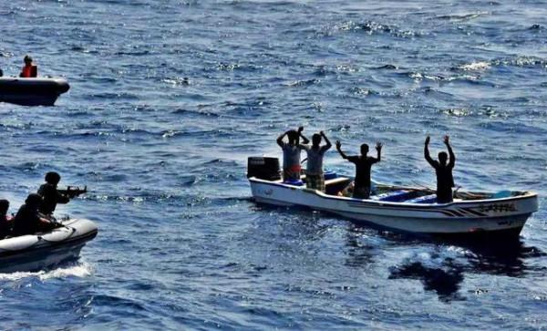 看俄羅斯怎麼對付海盜？每分鐘3000發近防炮掃射，想投降都沒機會