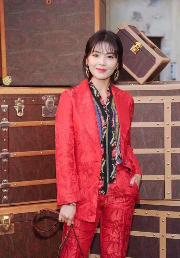 劉濤美到了西藏，穿一身藏袍配髒辮有異域風情，意外有了公主氣質