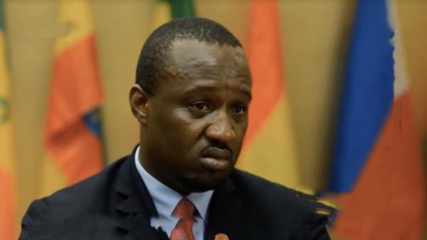 這個黑人在中國做生意成億萬富翁後,竟放棄當老闆,來報答中國 這個黑人在中國做生意成億萬富翁後,竟放棄當老闆,來報答中國