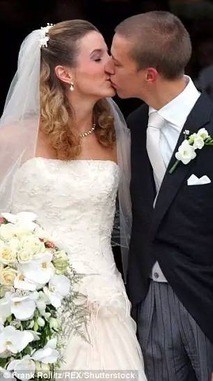 泥瓦匠的彪悍女兒：未婚先孕嫁盧森堡王子，10年後被富家千金取代