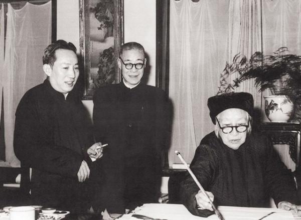 何香凝追悼會，朱德主持、宋慶齡致悼詞，臨終遺願：不火化遺體